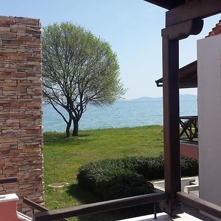 Beachfront Stylish Maisonette In Иериссос Экстерьер фото