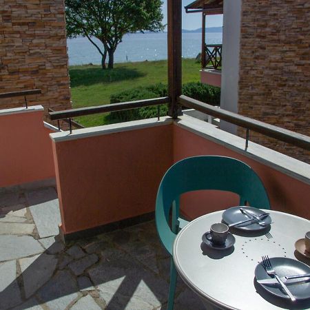 Beachfront Stylish Maisonette In Иериссос Экстерьер фото