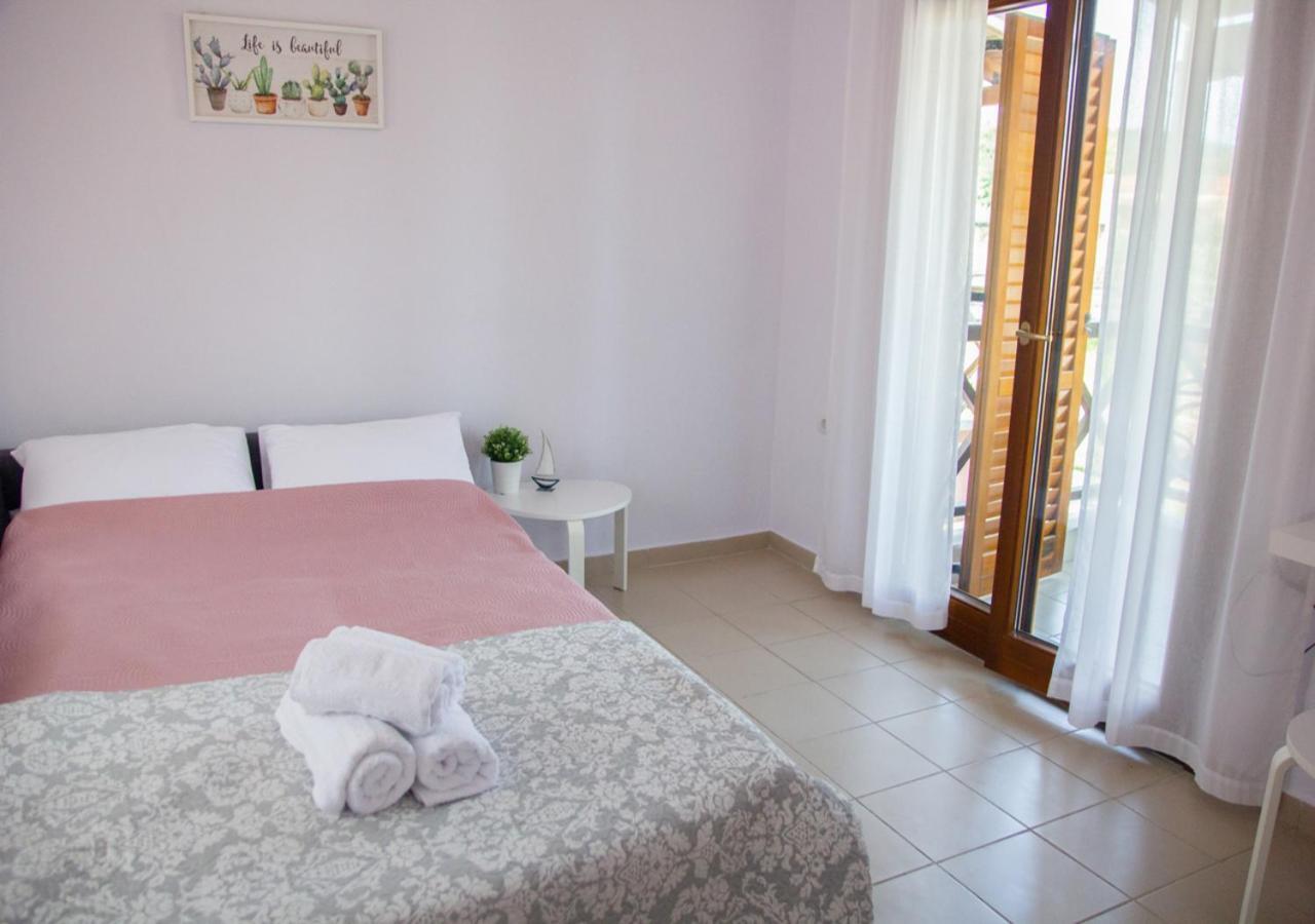 Beachfront Stylish Maisonette In Иериссос Экстерьер фото