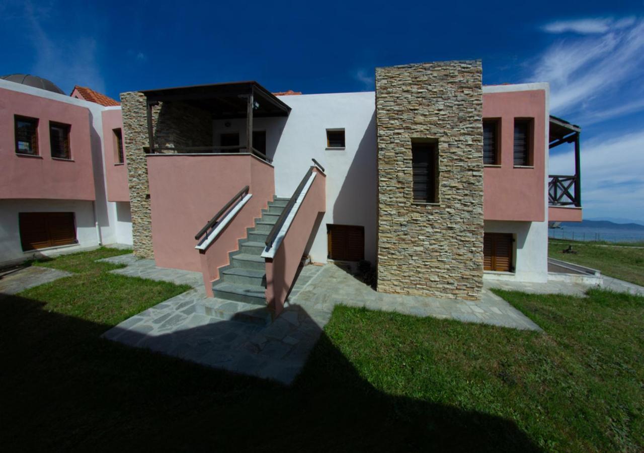 Beachfront Stylish Maisonette In Иериссос Экстерьер фото
