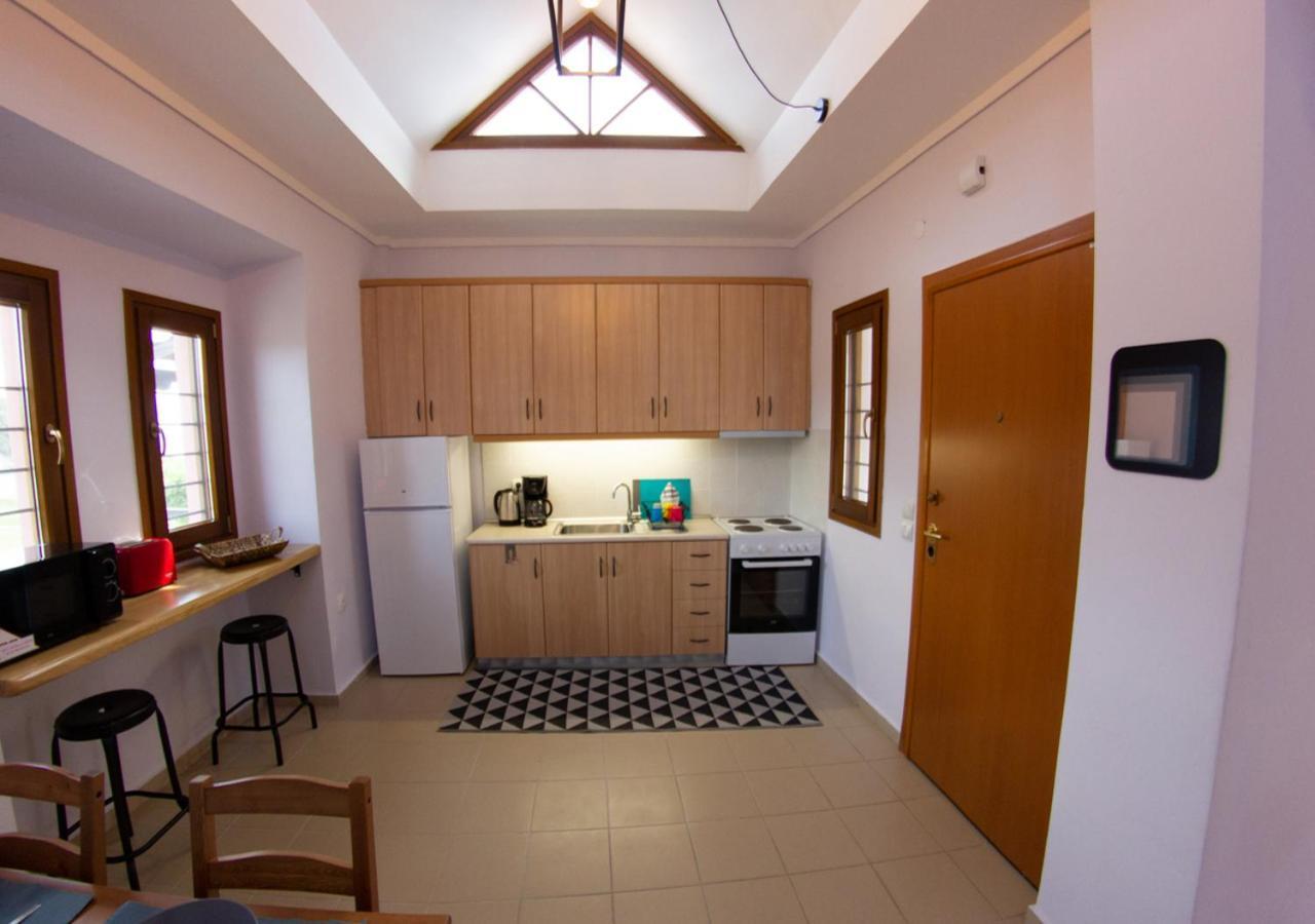 Beachfront Stylish Maisonette In Иериссос Экстерьер фото